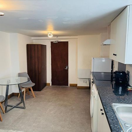 Hotel 24-7 Express Newport  Eksteriør billede