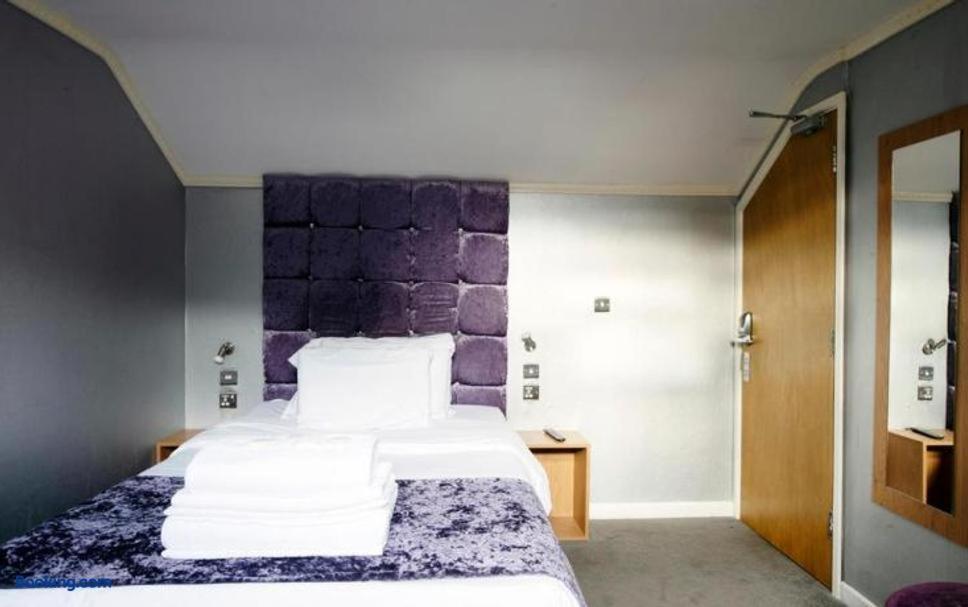 Hotel 24-7 Express Newport  Eksteriør billede