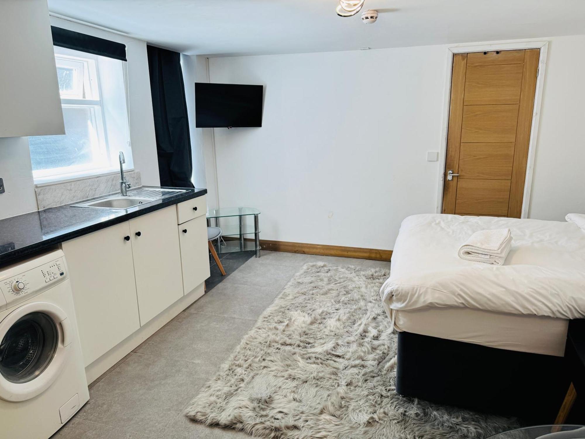 Hotel 24-7 Express Newport  Eksteriør billede